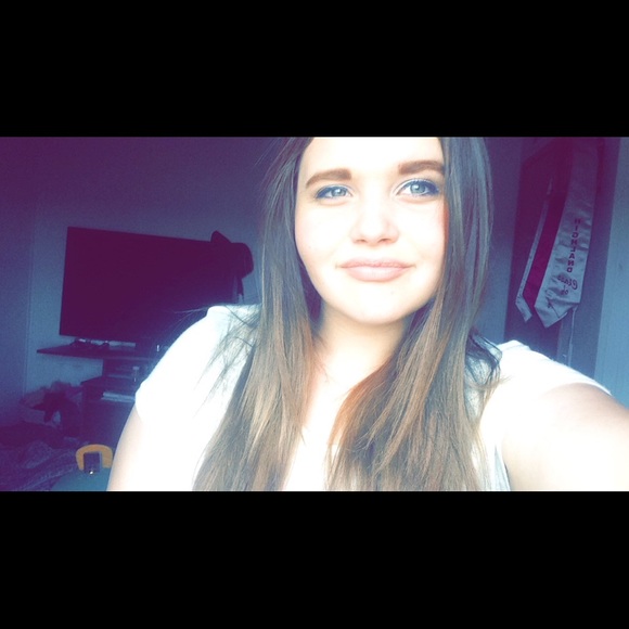 Profile Picture of Emma Rasmussen (@rasmussen_emm16) on Poshmark