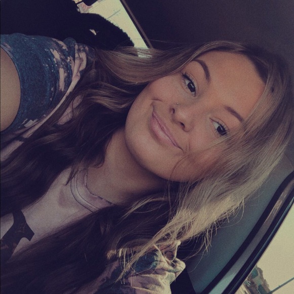 Profile Picture of Kelsey Stavely (@kstavely03) on Poshmark