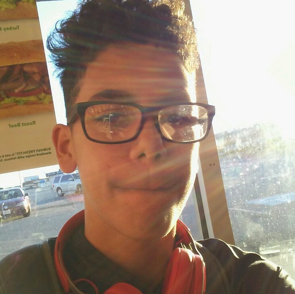 Profile Picture of George Archer (@guranxula) on Poshmark