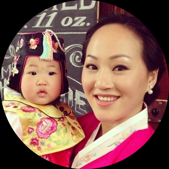 Profile Picture of Christine Hwang (@tinabina4228) on Poshmark