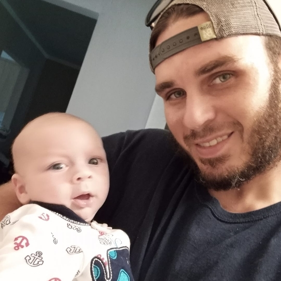 Profile Picture of Jeffrey Murphy (@jeffgoesleft) on Poshmark