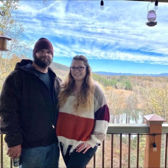 Profile Picture of Alyssa Gressang (@alyssag820) on Poshmark