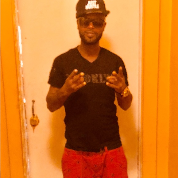 Profile Picture of Dwayne Jones (@dejuvie) on Poshmark