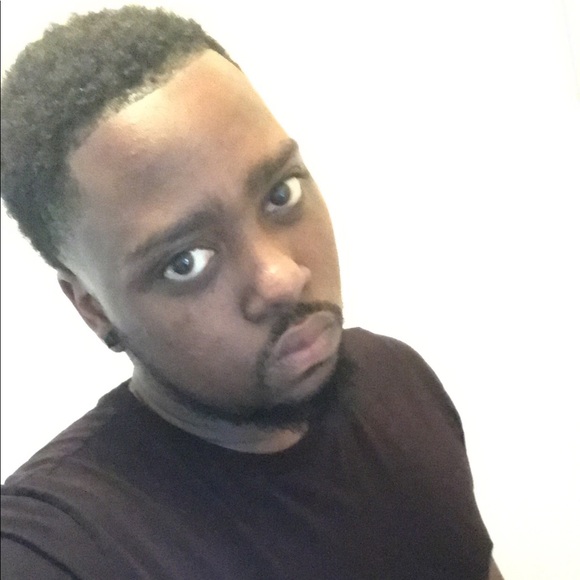 Profile Picture of David Brizan (@dave_brizan94) on Poshmark