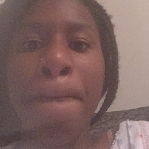 Profile Picture of Faithhhh Shueh (@heudjhdjsija) on Poshmark