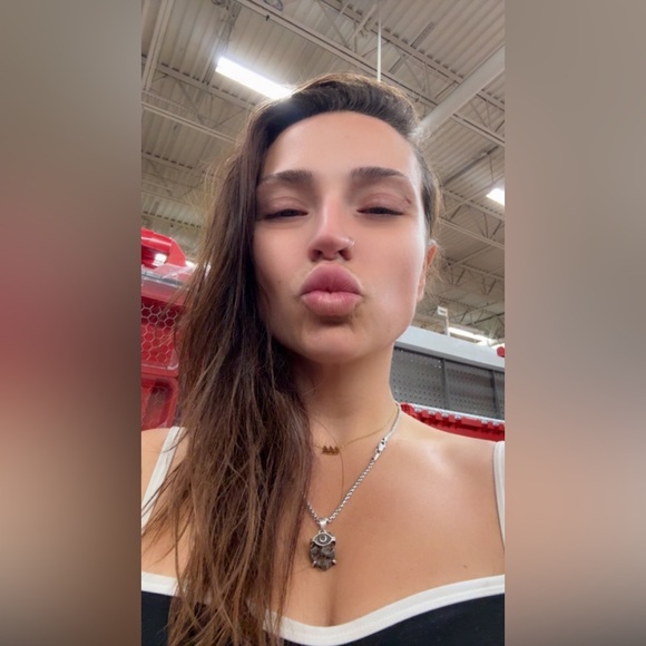 Profile Picture of Lorelei Armstrong (@loreleia) on Poshmark