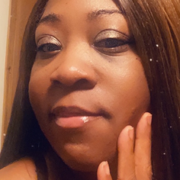 Profile Picture of April Stackhouse (@kawaun42901) on Poshmark