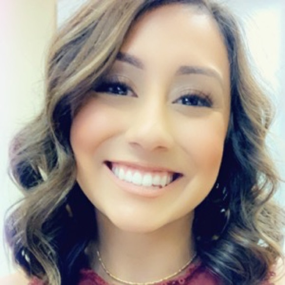 Profile Picture of Mariah Ratty (@mariahratty) on Poshmark