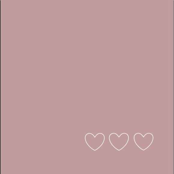 Profile Picture of Emma Kunstman (@emmakunstman) on Poshmark