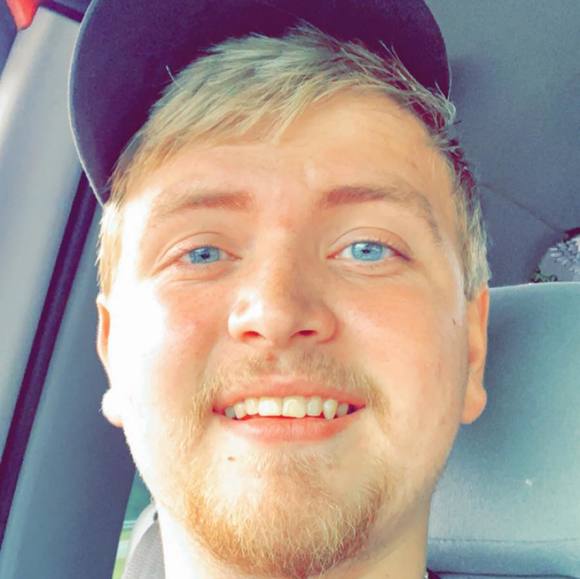Profile Picture of Dylan Lowe (@dylanlowe10816) on Poshmark
