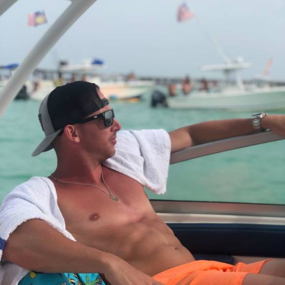 Profile Picture of Scott Dill (@scottwd84) on Poshmark