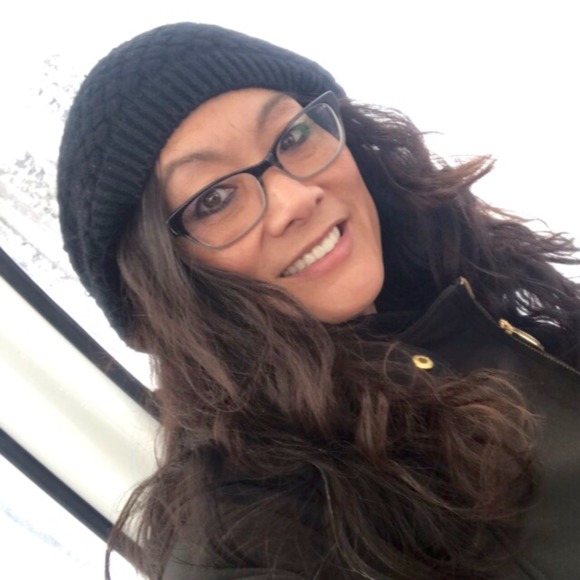 Profile Picture of Shawna Luna (@shawnalulu) on Poshmark