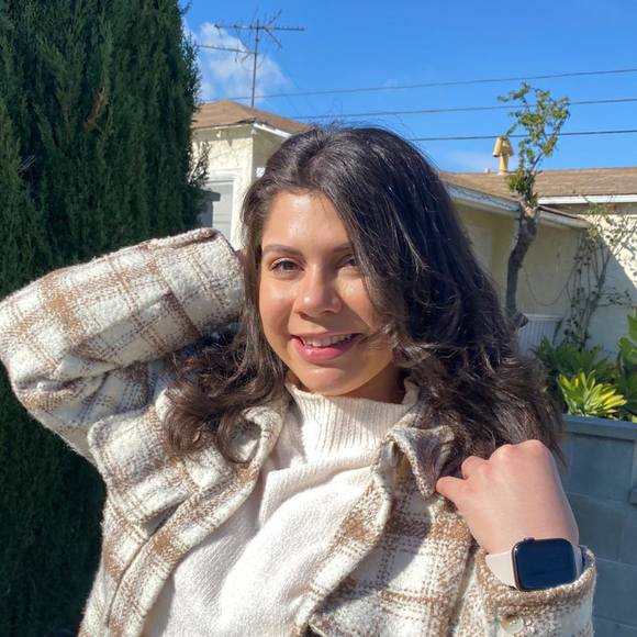 Profile Picture of Christina Cruz (@christinacru575) on Poshmark