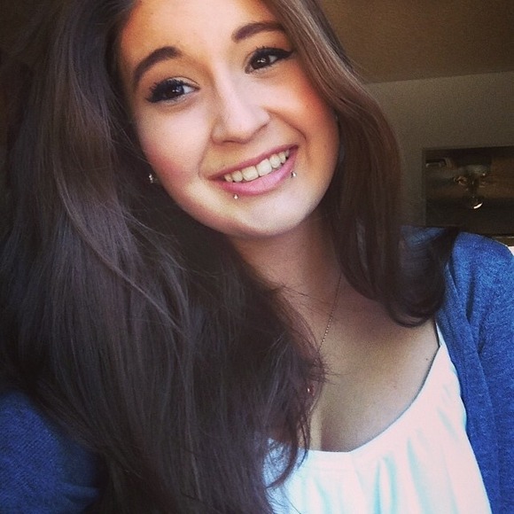 Profile Picture of Mary Dasinger (@corina0000) on Poshmark