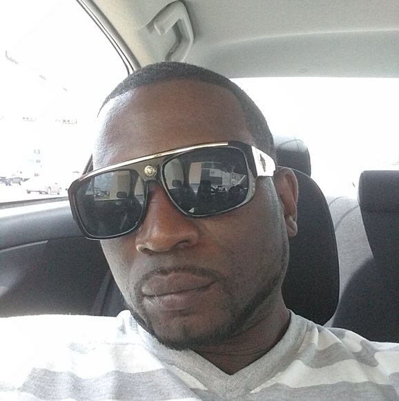 Profile Picture of Xavier Starts (@head4000) on Poshmark