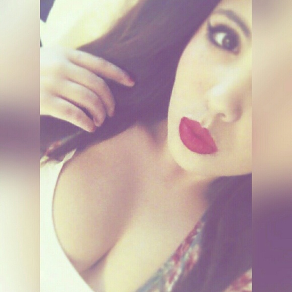 Profile Picture of Danielle Rivera (@princessdanie) on Poshmark