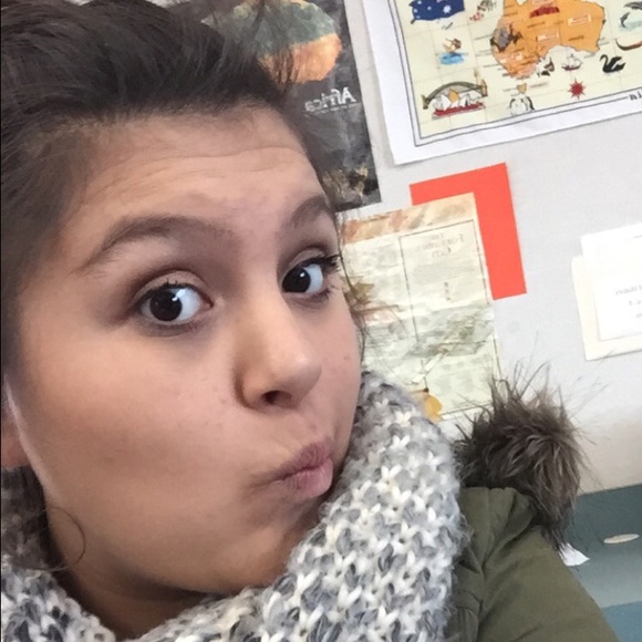 Profile Picture of Bianca Santos (@bgiselle832) on Poshmark