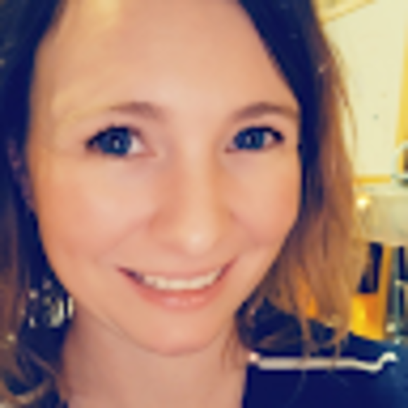 Profile Picture of Lucy Sampson (@lucycsampson) on Poshmark