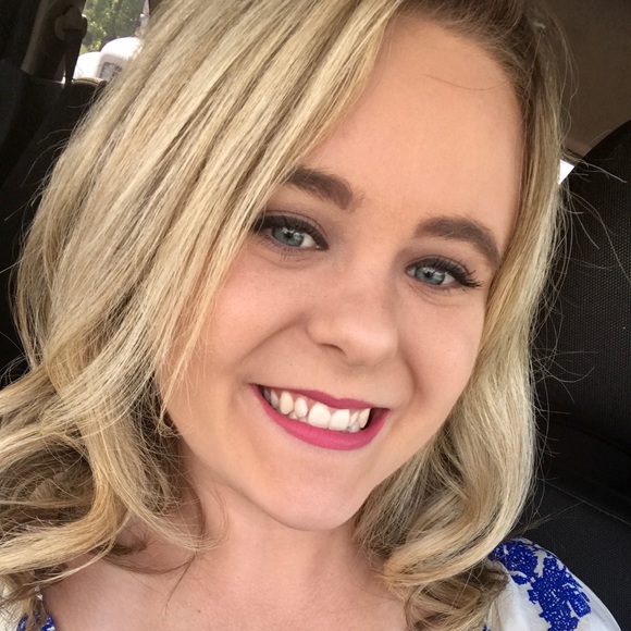 Profile Picture of Shawna Wilkins (@teacher94) on Poshmark