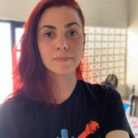 Profile Picture of Mari Segretto (@mari_vernate) on Poshmark