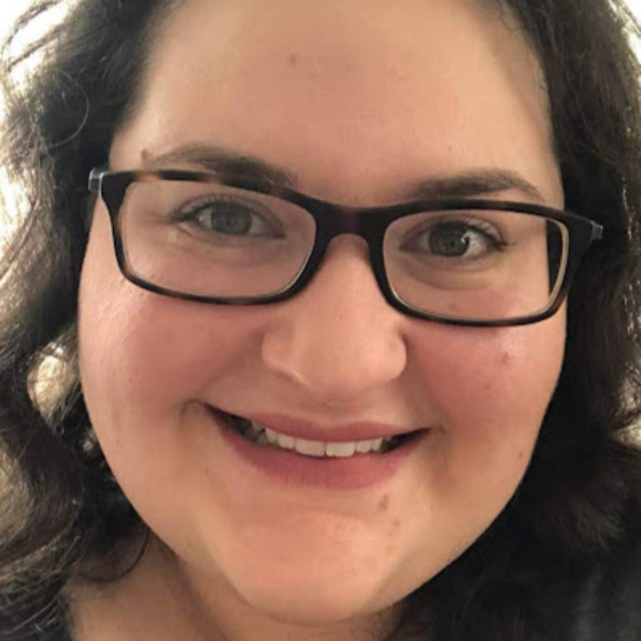 Profile Picture of Angie Vilett (@angie_vilett) on Poshmark