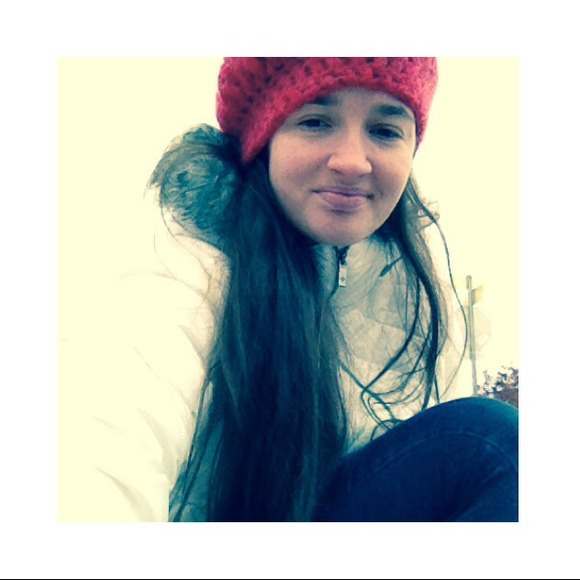 Profile Picture of Emilia Samek (@emiliasamek) on Poshmark