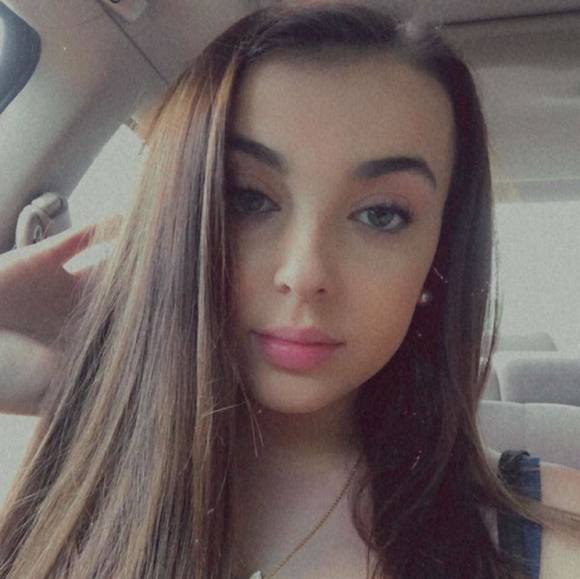 Profile Picture of Jenna Mullet (@jennaamaeee) on Poshmark