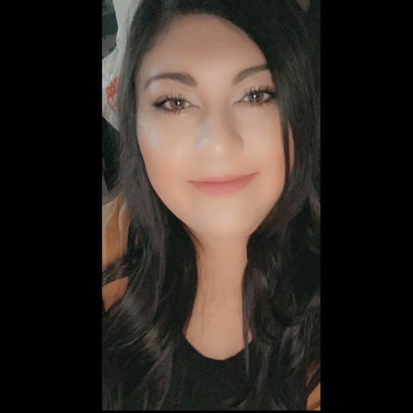 Profile Picture of Kurstyn Edens (@xokse) on Poshmark