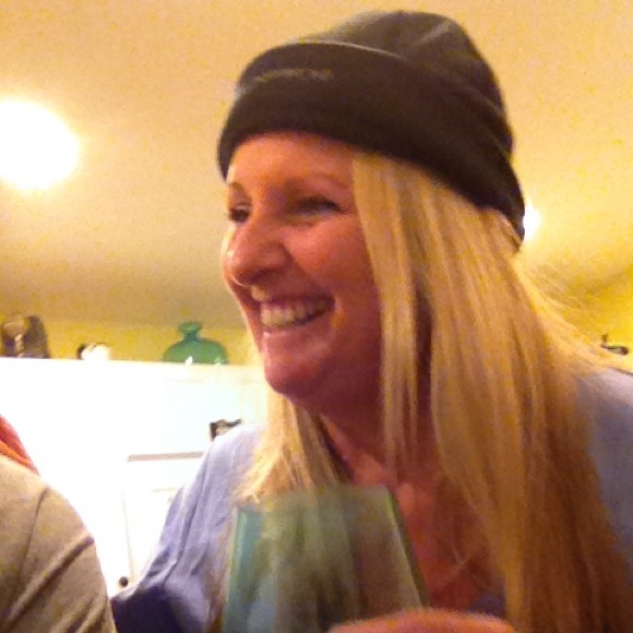 Profile Picture of Pamela Potts (@palmtreegirl76) on Poshmark