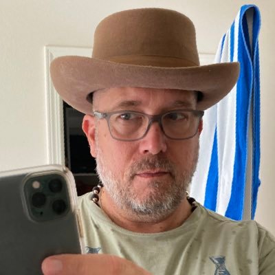 Profile Picture of DerekStock (@DerekStock) on Twitter