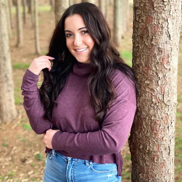 Profile Picture of Taylor Capoferri (@taylorcapoferri) on Poshmark