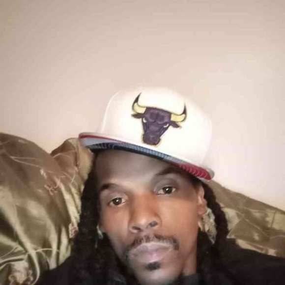 Profile Picture of Dominic Allen (@dominicallen527) on Poshmark