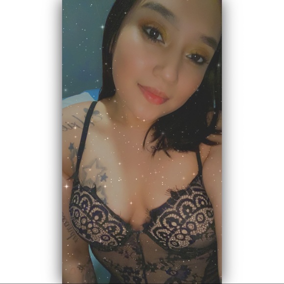 Profile Picture of Andrea Ramirez (@smiiley0801) on Poshmark