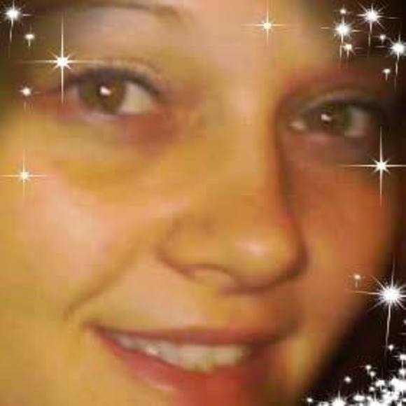 Profile Picture of Crystal Fredericksen (@crystalleaf2016) on Poshmark