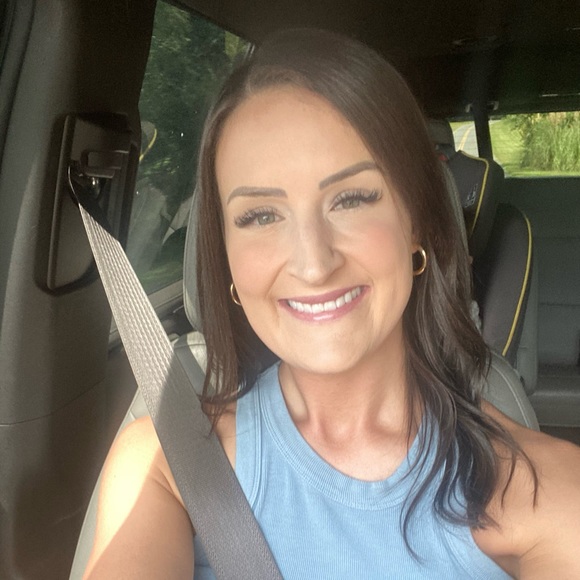 Profile Picture of Meredith Mccall (@merernbsn) on Poshmark
