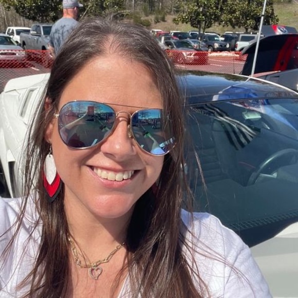 Profile Picture of Miranda Rutledge (@mrutledge1979) on Poshmark