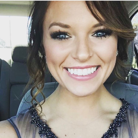 Profile Picture of Zoey Ball (@zoeyball) on Poshmark