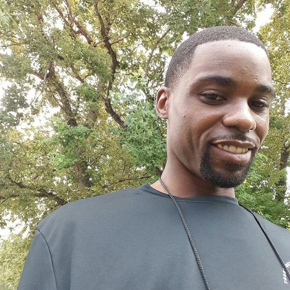 Profile Picture of Antonio Pullings (@pullingsantonio) on Poshmark