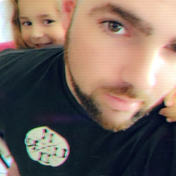 Profile Picture of Steven Araujo (@bodyzone4) on Poshmark