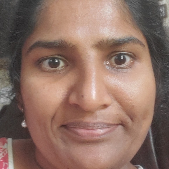 Profile Picture of Swathy Thoom (@sthoom1911) on Poshmark