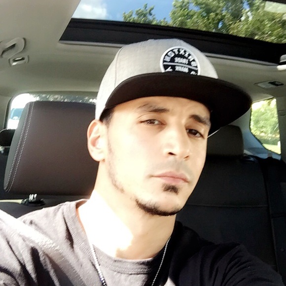 Profile Picture of Sami Dernawi (@dernawi) on Poshmark