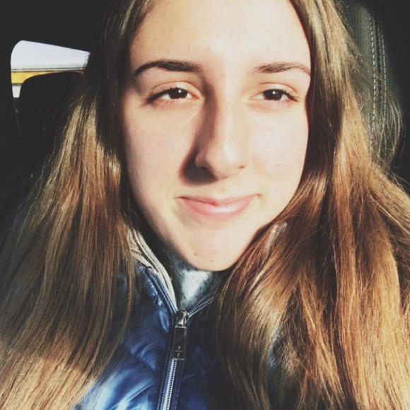 Profile Picture of Alexis Jablonski (@alexis71101) on Poshmark