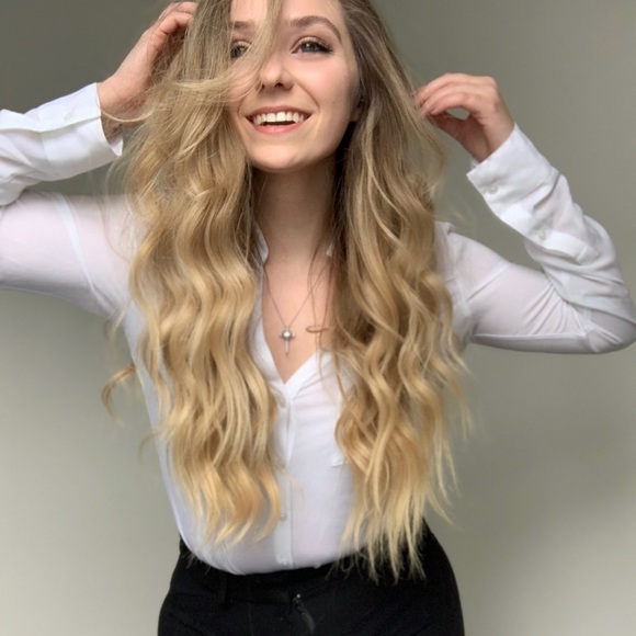 Profile Picture of Arianna Hosinski (@hosinski16) on Poshmark