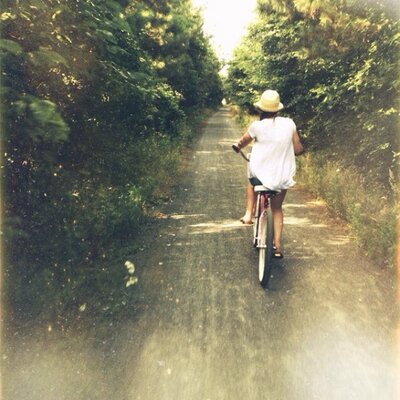 Profile Picture of Christina (@TinaKeanePhoto) on Twitter