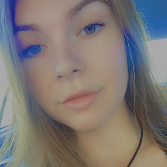 Profile Picture of Ashlynn Adams (@ashibaaby) on Poshmark