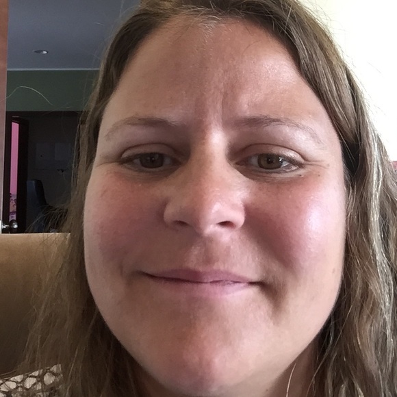 Profile Picture of Traci Eshenaur (@teshenaur) on Poshmark