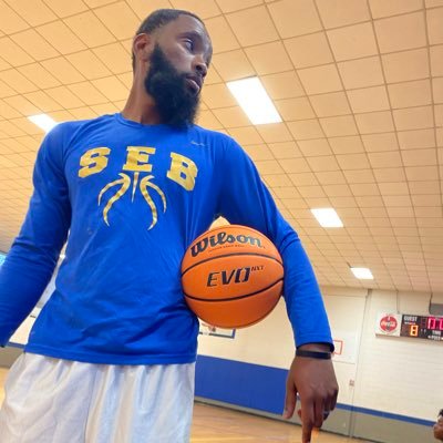 Profile Picture of Tony Raymond (@CoachRaymond23) on Twitter