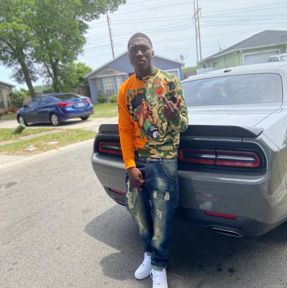 Profile Picture of Boogaa Boogaa (@boogaaboogaa) on Poshmark