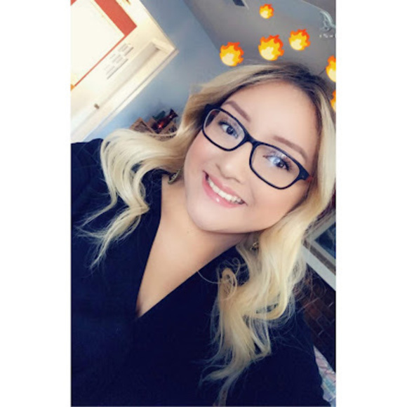 Profile Picture of Lizbethy Bernal (@lizbethybernal) on Poshmark