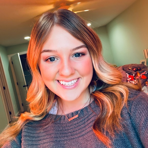 Profile Picture of Carly Maness (@cmaness4) on Poshmark